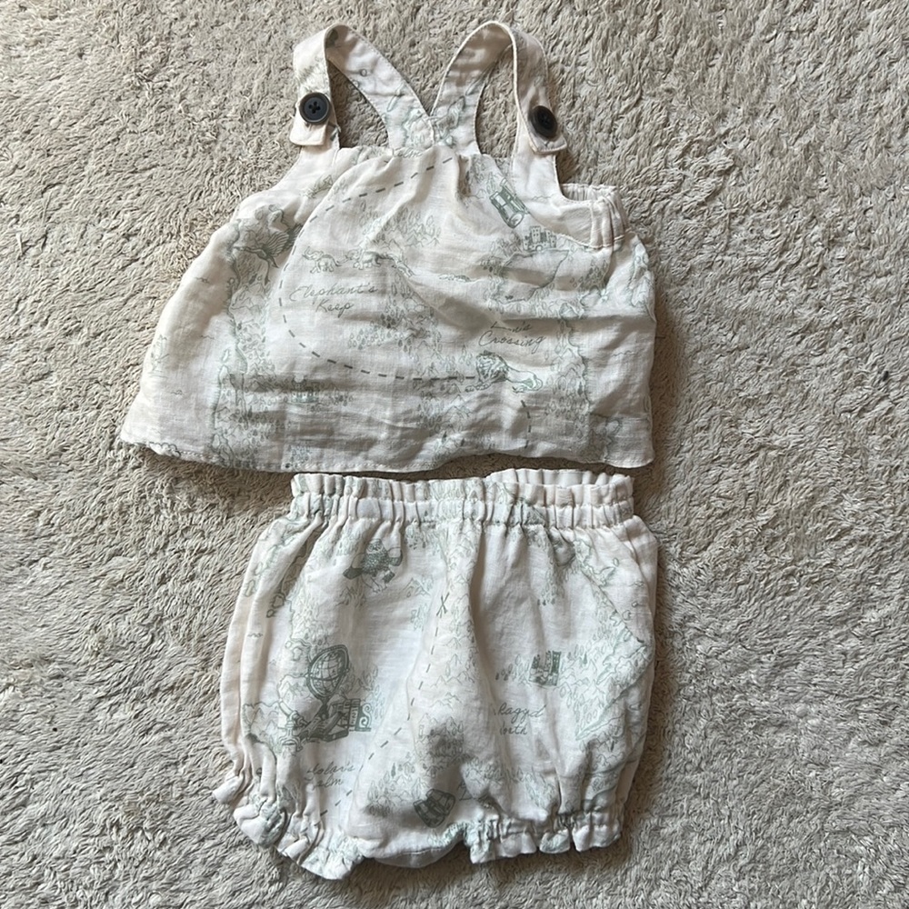 Banana Republic baby girl 2 piece matching set with reversible bottoms (3-6mo)